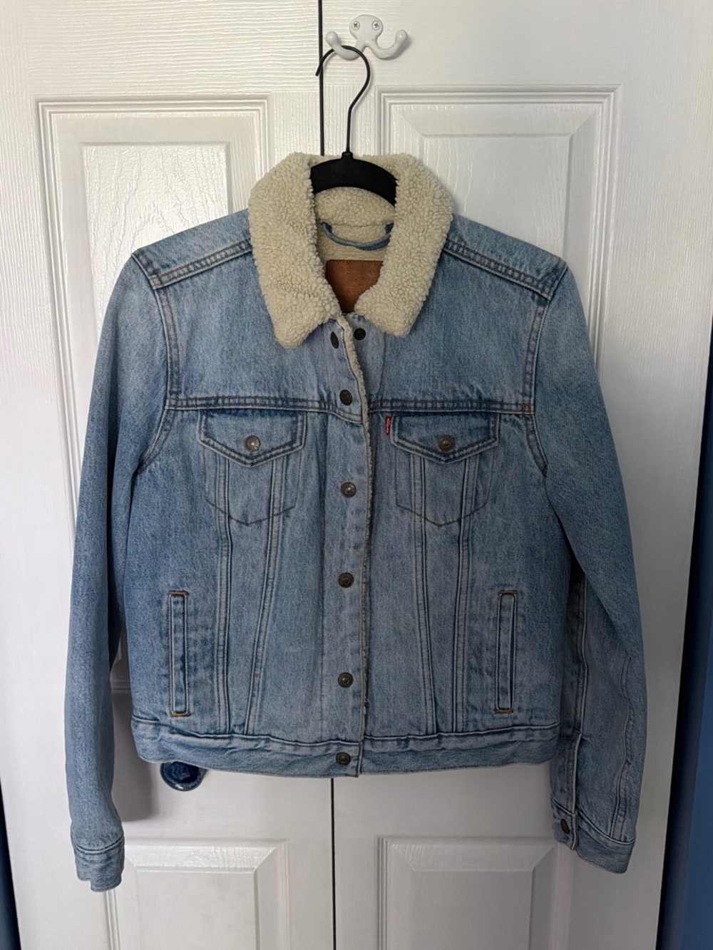 Women’s Levi’s Sherpa-Lined Light Blue Denim Jacket size M